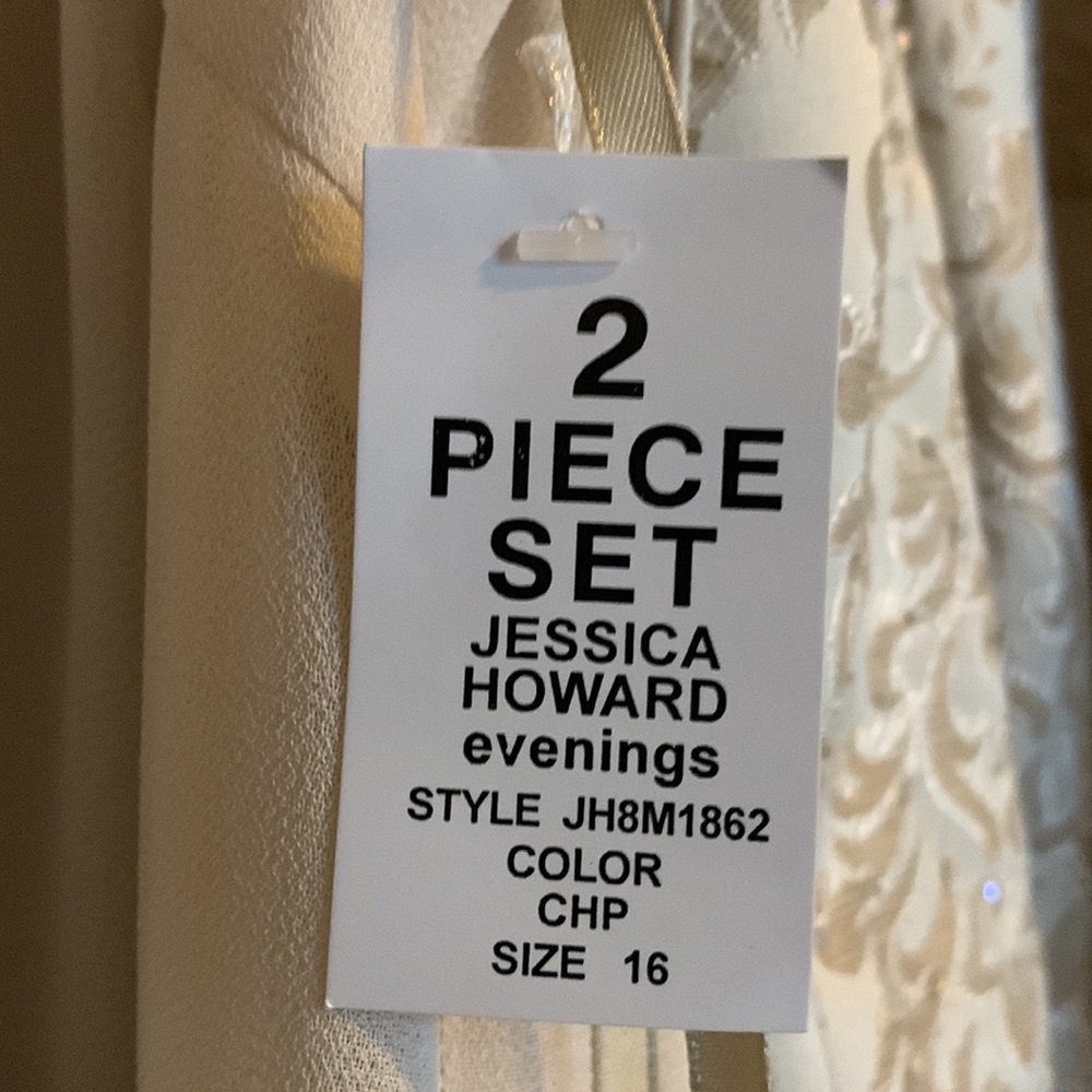Jessica Howard 2 pc dress set. Cream/tan embroidered jacket/lining.  new.